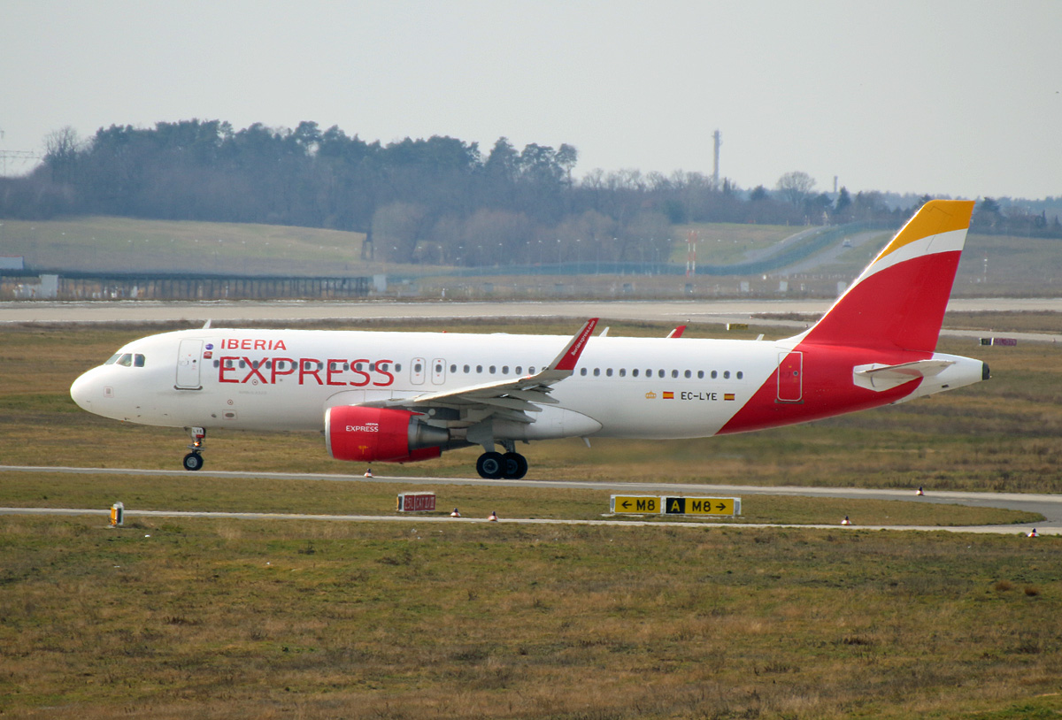 Iberia Express, Airbus A 320-216, EC-LYE, BER, 18.03.2023