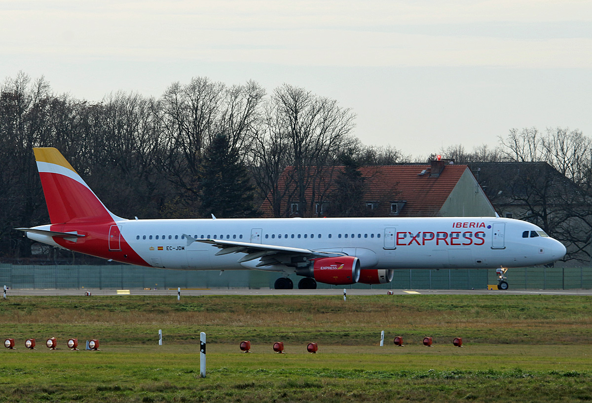 Iberia Express, Airbus A 321-211, EC-JDM, TXL, 10.12.2017