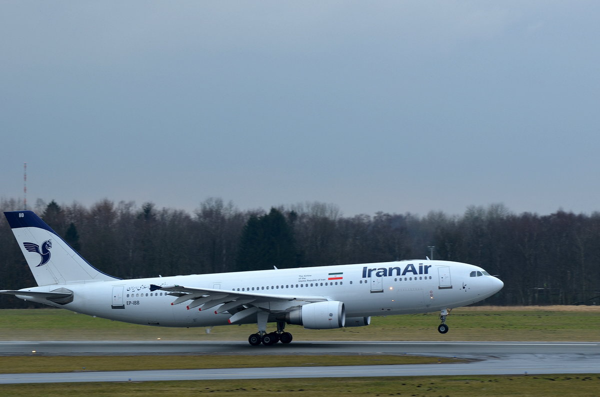 Iran Air Airbus A300 EP-IBB beim Start am Airport Hamburg Helmut Schmidt aufgenommen am 22.02.18