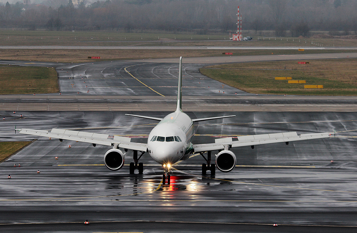 Iraqi Airways A 320-214 YI-ARD bei der Ankunft in Dsseldorf am 10.03.2015