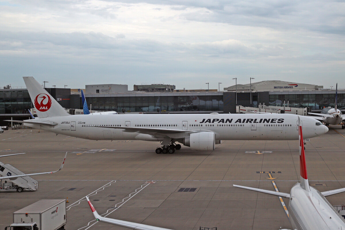 Japan Airlines, JA733J, Boeing B777-346ER, msn: 32432/521, 08.Juli 2023, LHR London Heathrow, United Kingdom.