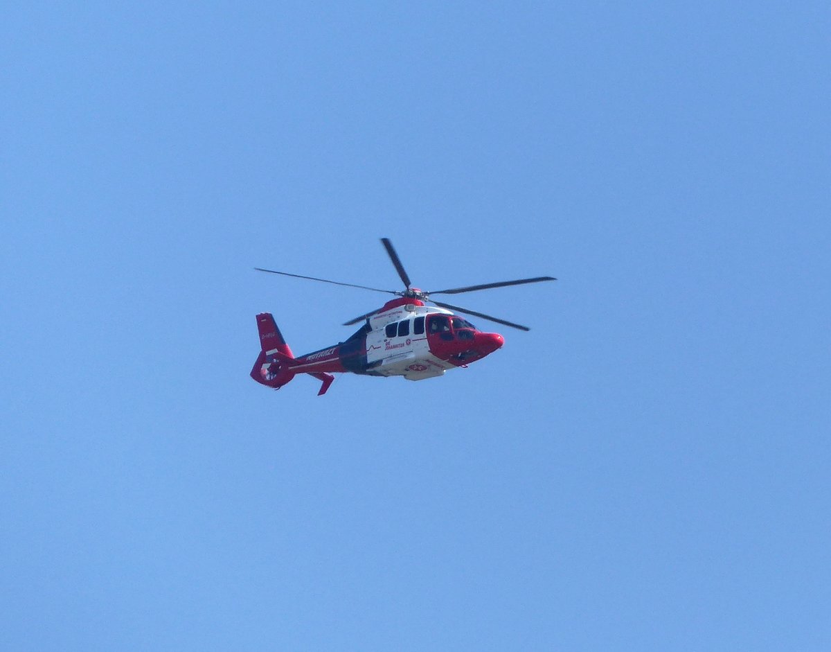 Johanniter Luftrettung, Eurocopter EC 155 B1, D-HFLG über Gera am 17.4.2020