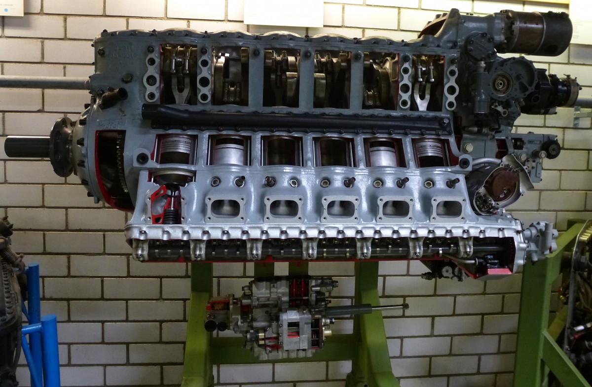 Jumo 9-211-F, Junkers-Kolbentriebwerk mit 12 Zylindern, wassergekhlt und aufgeladen, Leistung von 960-1300PS, WTS Koblenz, Sept.2014
