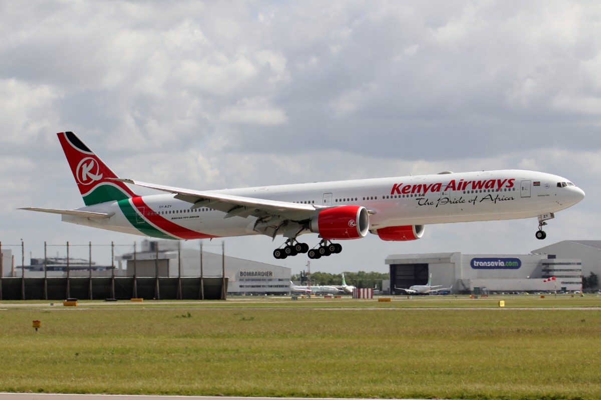 Kenya Airways 5Y-KZY bei der Landung in Amsterdam 20.5.2015