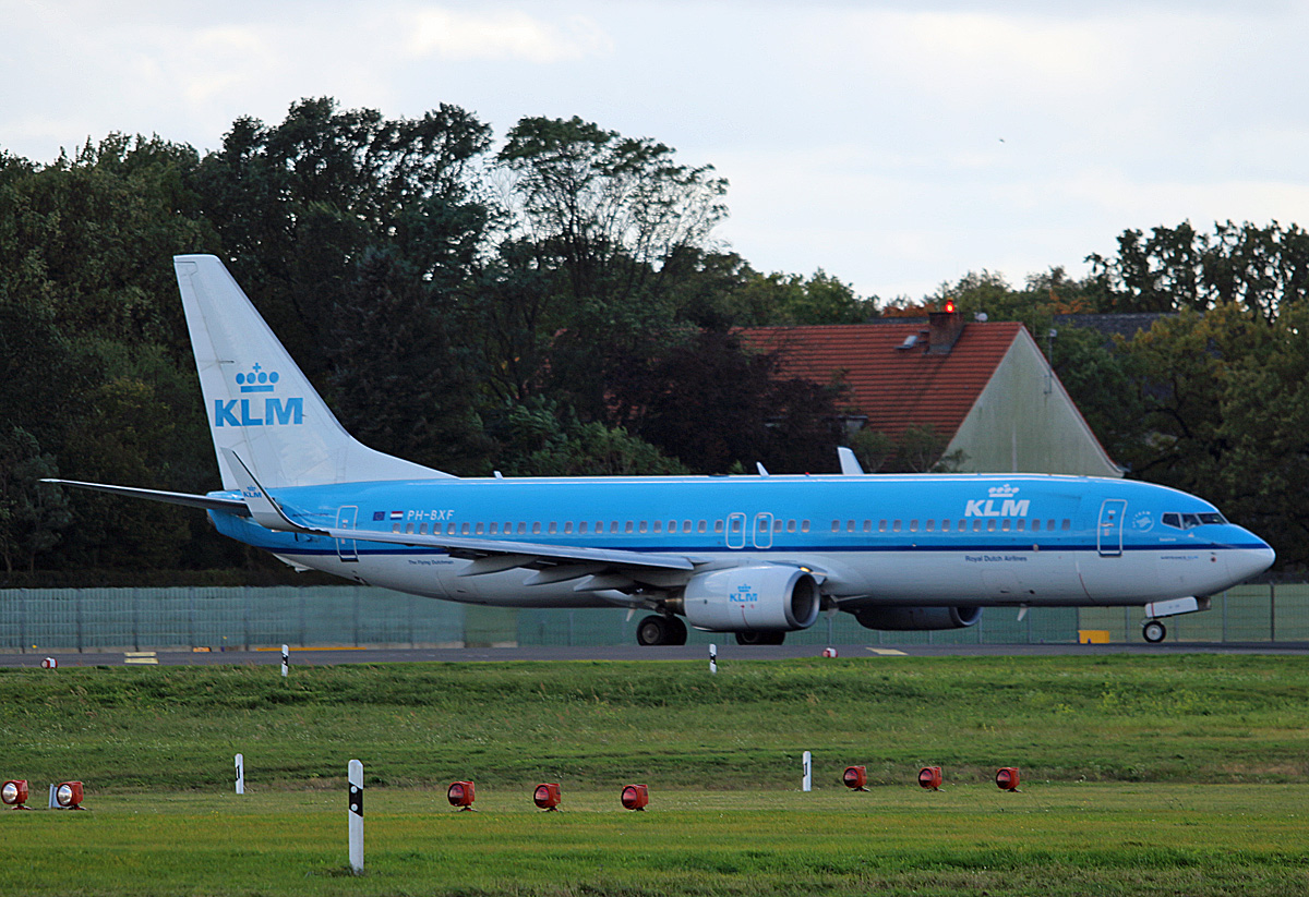 KLM, Boeing B 737-8K2, PH-BXF, TXL, 08.10.2017
