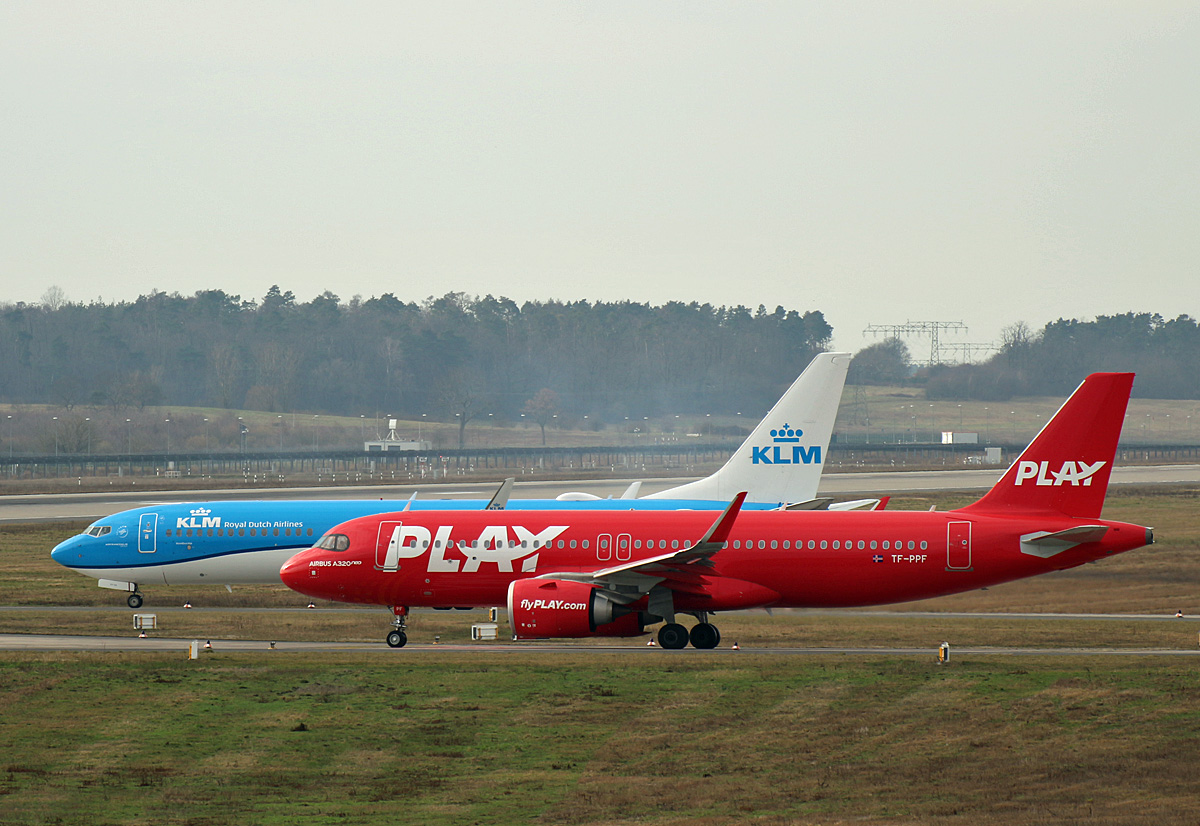 KLM, Boeing B 737-8K2, PH-BXV, PLAY, Airbus A 320-251N, TF-PPF, BER, 16.02.2024
