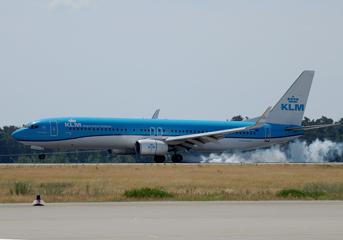 KLM, Boeing B 737-9K2, PH-BXR, BER, 24.06.2022