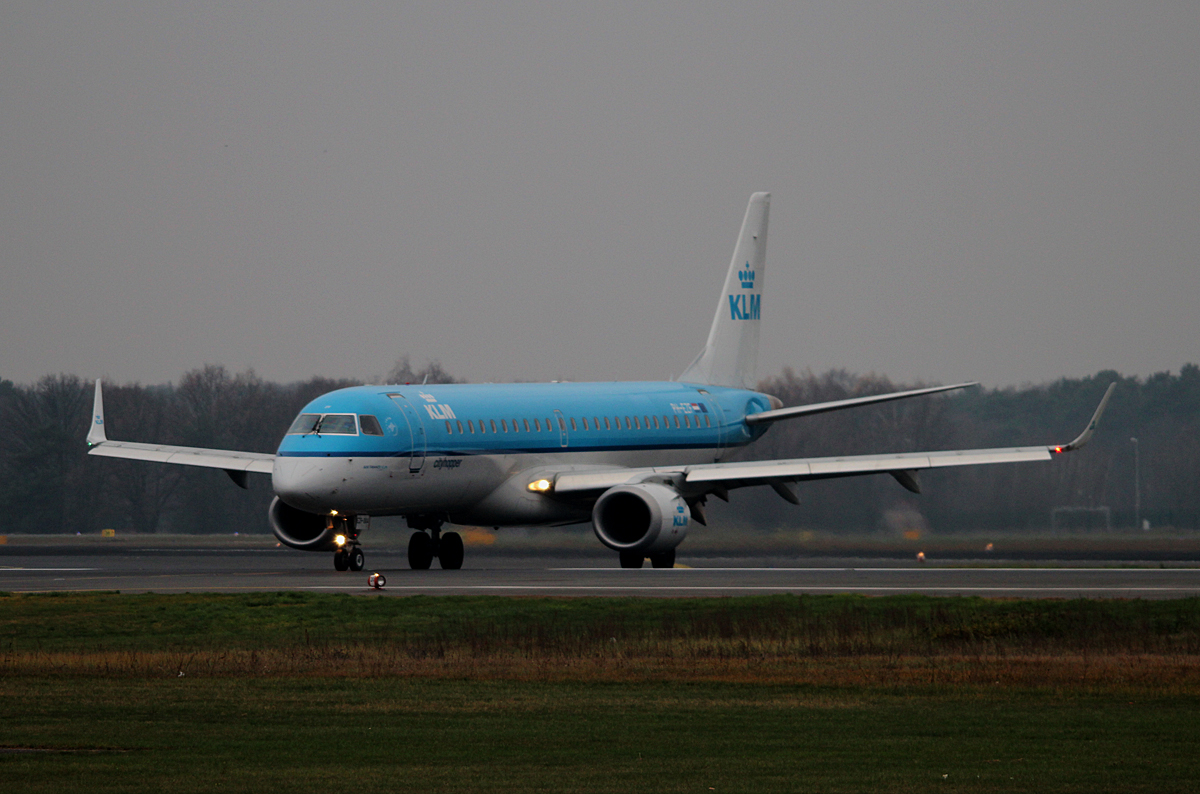 KLM-Cityhopper ERJ-190-100STD PH-EZF bei der Ankunft in Berlin-Tegel am 29.11.2014