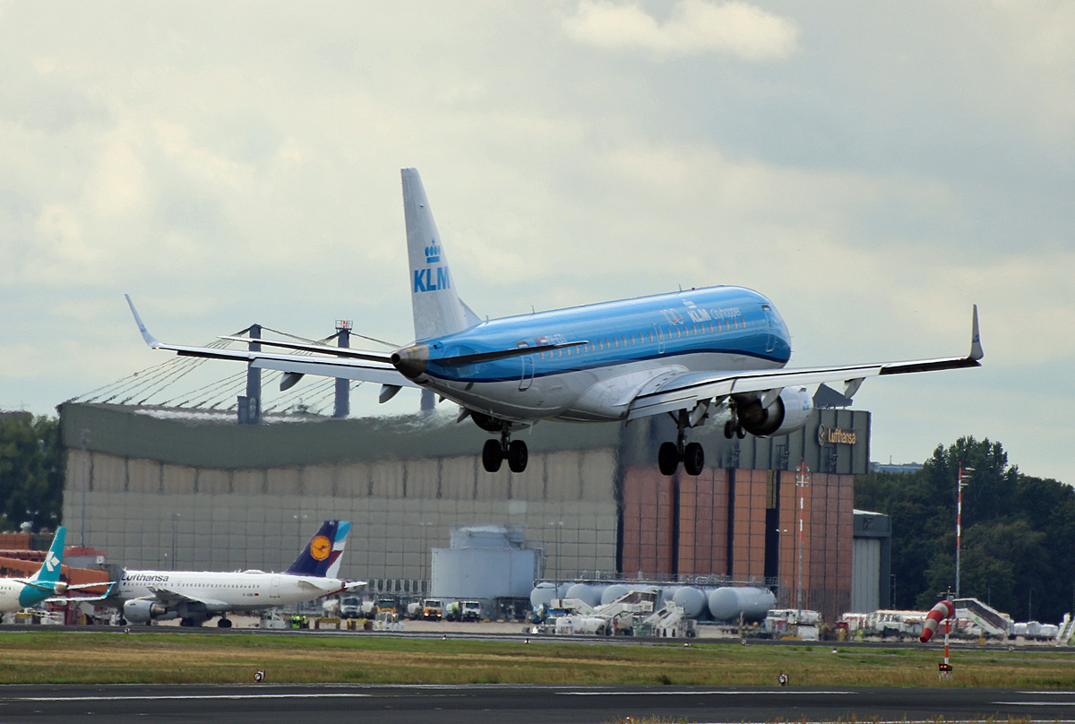 KLM-Cityhopper. ERJ-190-100STD, PH-EZL,  TXL, 04.09.2020