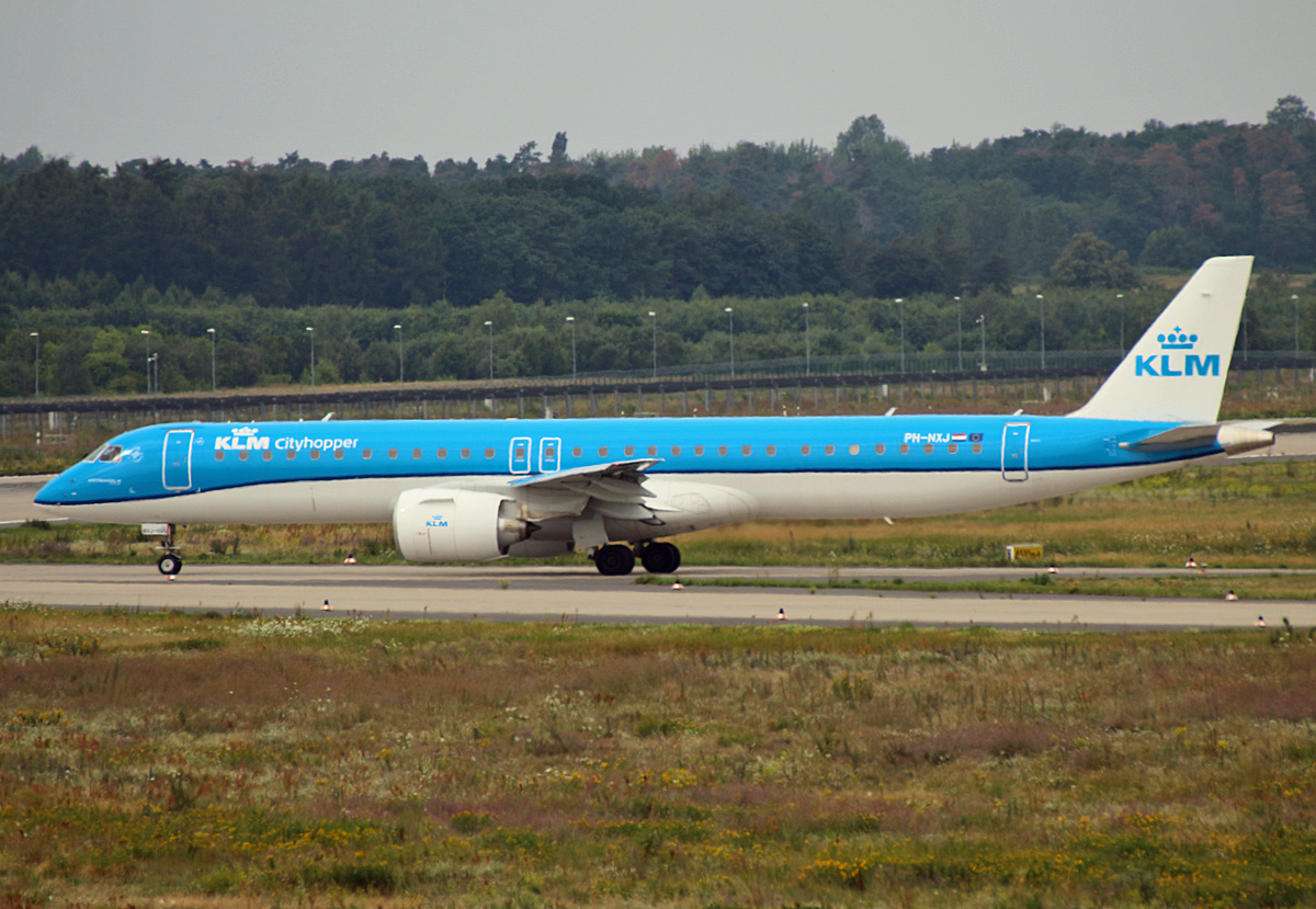 KLM-Cityhopper, ERJ-195 E2, PH-NXJ, BER, 23.07.2023