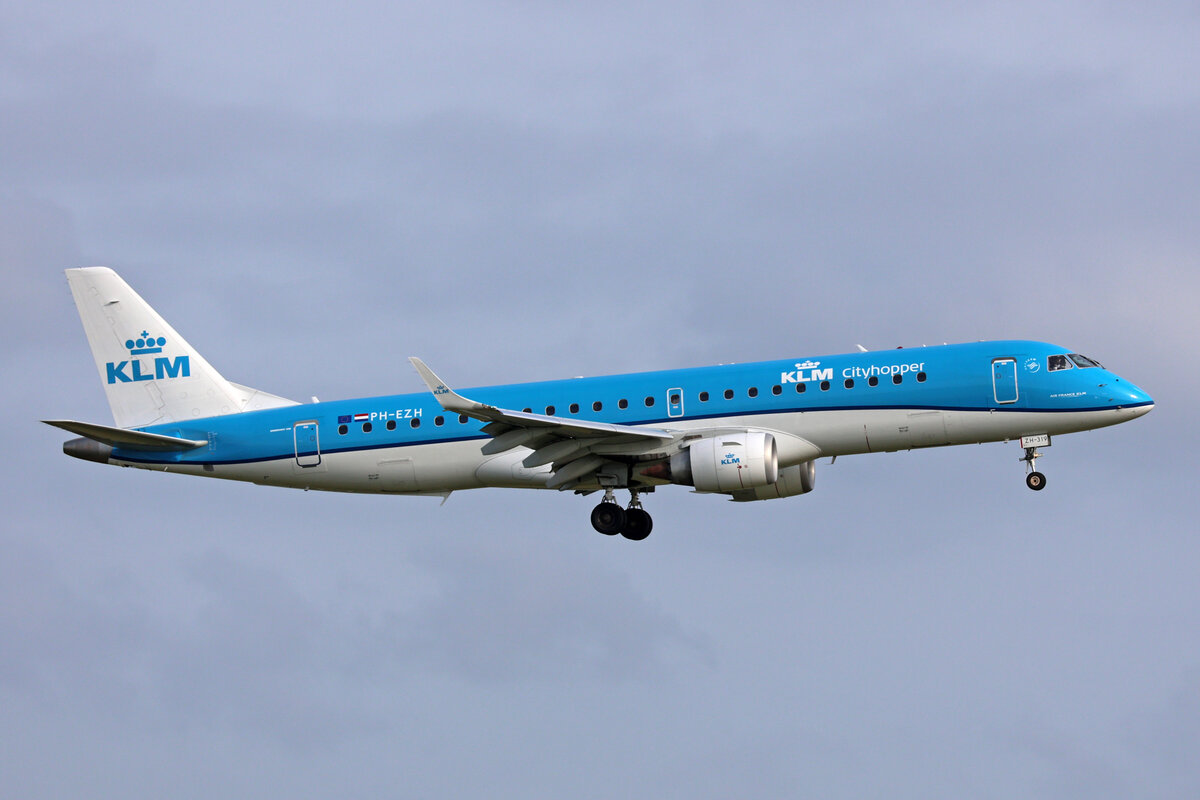 KLM Cityhopper, PH-EZH, Embraer ERJ-190STD, msn: 19000319, 18.Mai 2023, AMS Amsterdam, Netherlands.