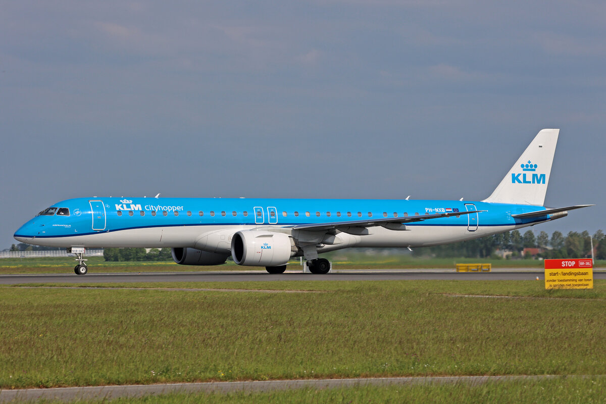KLM Cityhopper, PH-NXB, Embraer E195-E2, msn: 19020047, 20.Mai 2023, AMS Amsterdam, Netherlands.