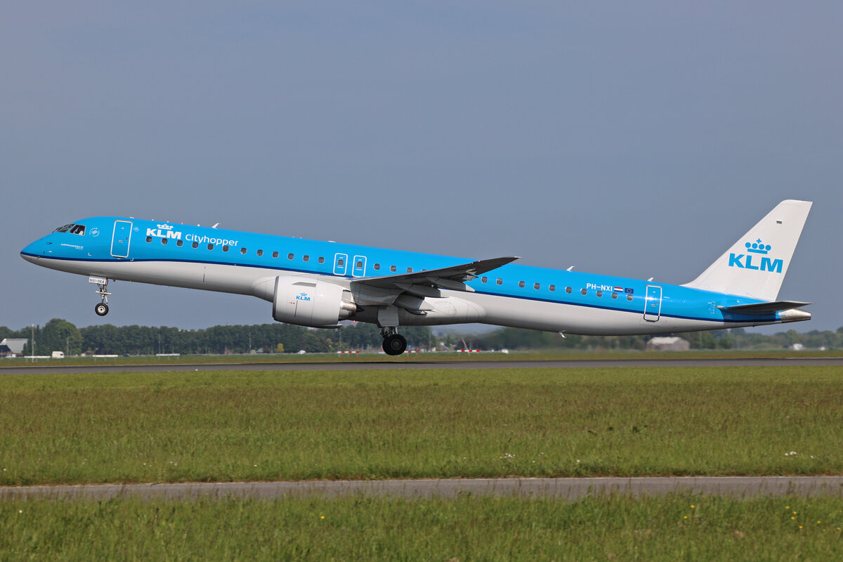 KLM Cityhopper, PH-NXI, Embraer E195-E2, msn: 19020064, 18.Mai 2023, AMS Amsterdam, Netherlands.