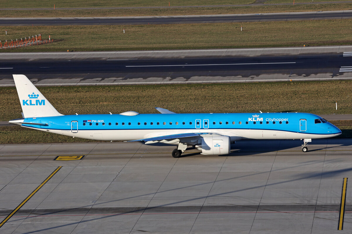 KLM Cityhopper, PH-NXS, Embraer E195-E2, msn: 19020098, 16.Januar 2024, ZRH Zürich, Switzerland.