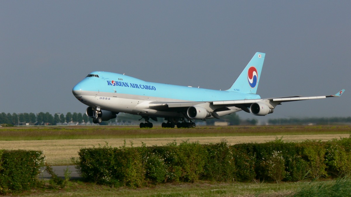 Korean Air Cargo HL7602 eine Boeing 747-4B5 F ER beim Start am 26.06.2009 in Amsterdam.