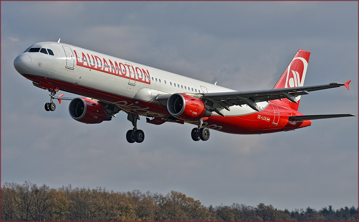 LAUDAMOTION OE-LCK; Airbus A321; Maribor Flughafen MBX, Trainingsflug; 16.11.2018