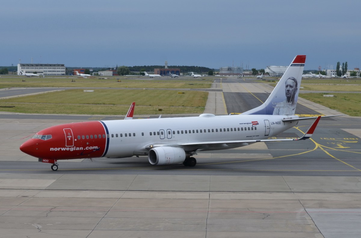 LN-NOO Norwegian Air Shuttle Boeing 737-86Q(WL)  am 07.06.2015 in Schönefeld zum Gate