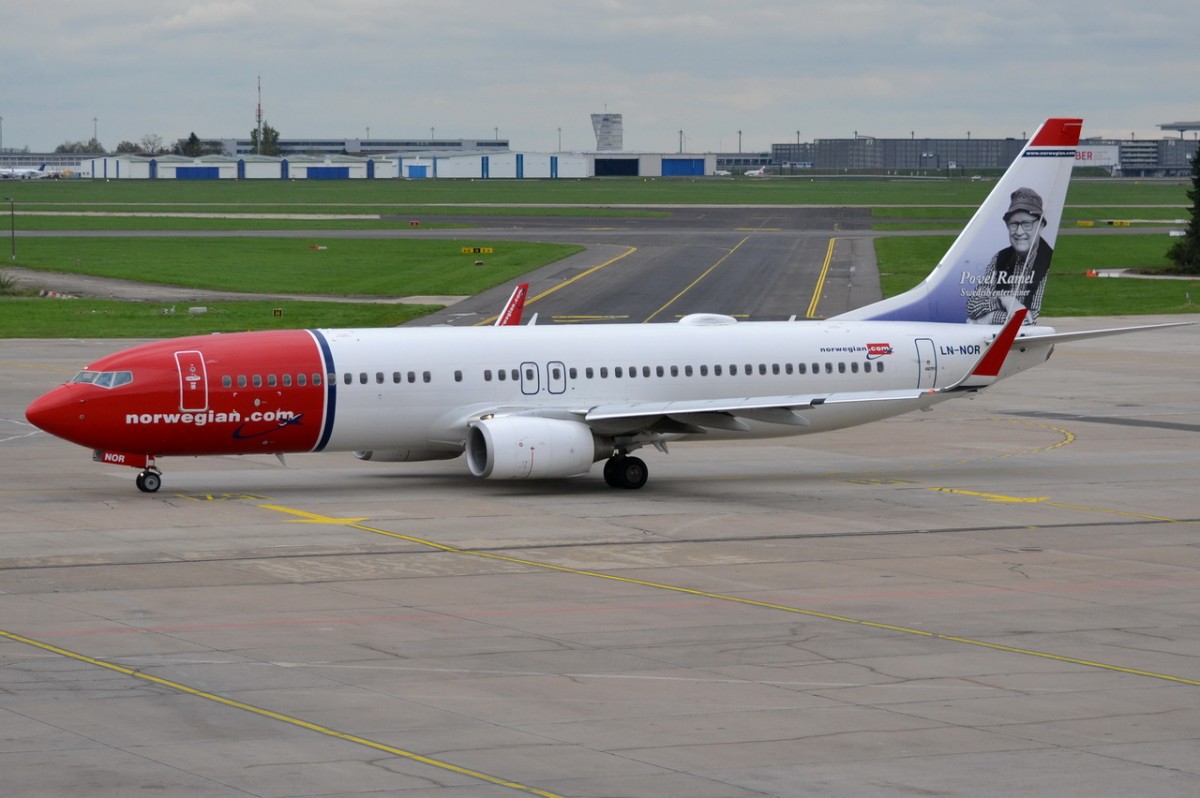 LN-NOR Norwegian Air Shuttle Boeing 737-81D (WL)  auf dem Weg zum Start am 10.04.2014 in Schönefeld