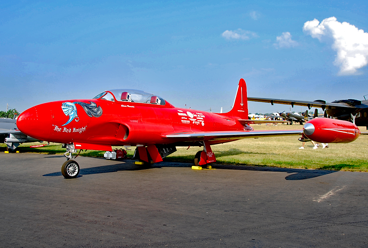 Lockheed T-33  The Red Knight  in Oshkosh, USA. Kennzeichen unbekannt. Die T-33 war einer der meist eingesetzten Jet-Trainer weltweit -  25.07.2007