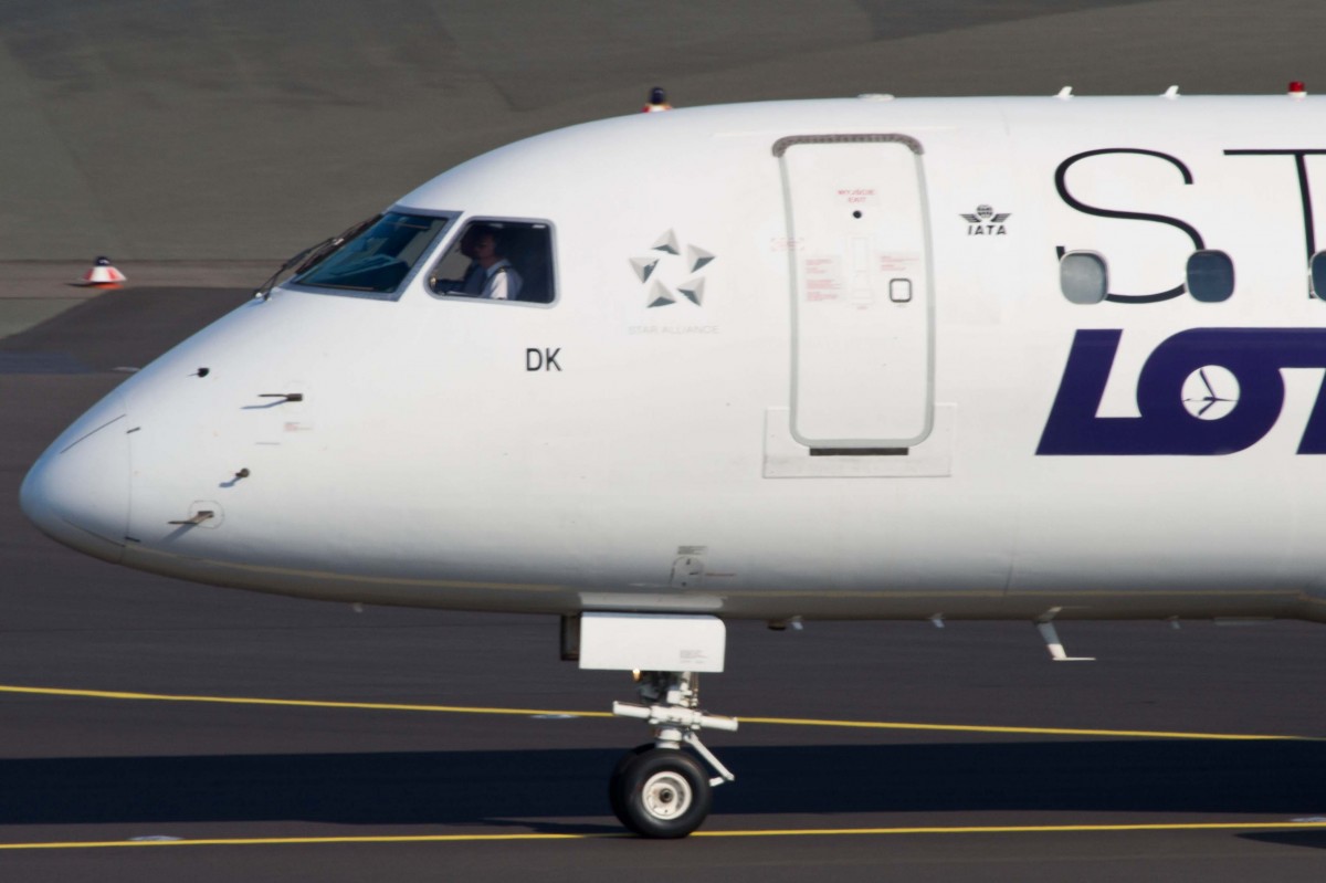 LOT Polish Airlines (LO-LOT), SP-LDK, Embraer, 170 STD (Bug/Nose ~ StarAlliance-Lackierung), 22.08.2015, DUS-EDDL, Düsseldorf, Germany
