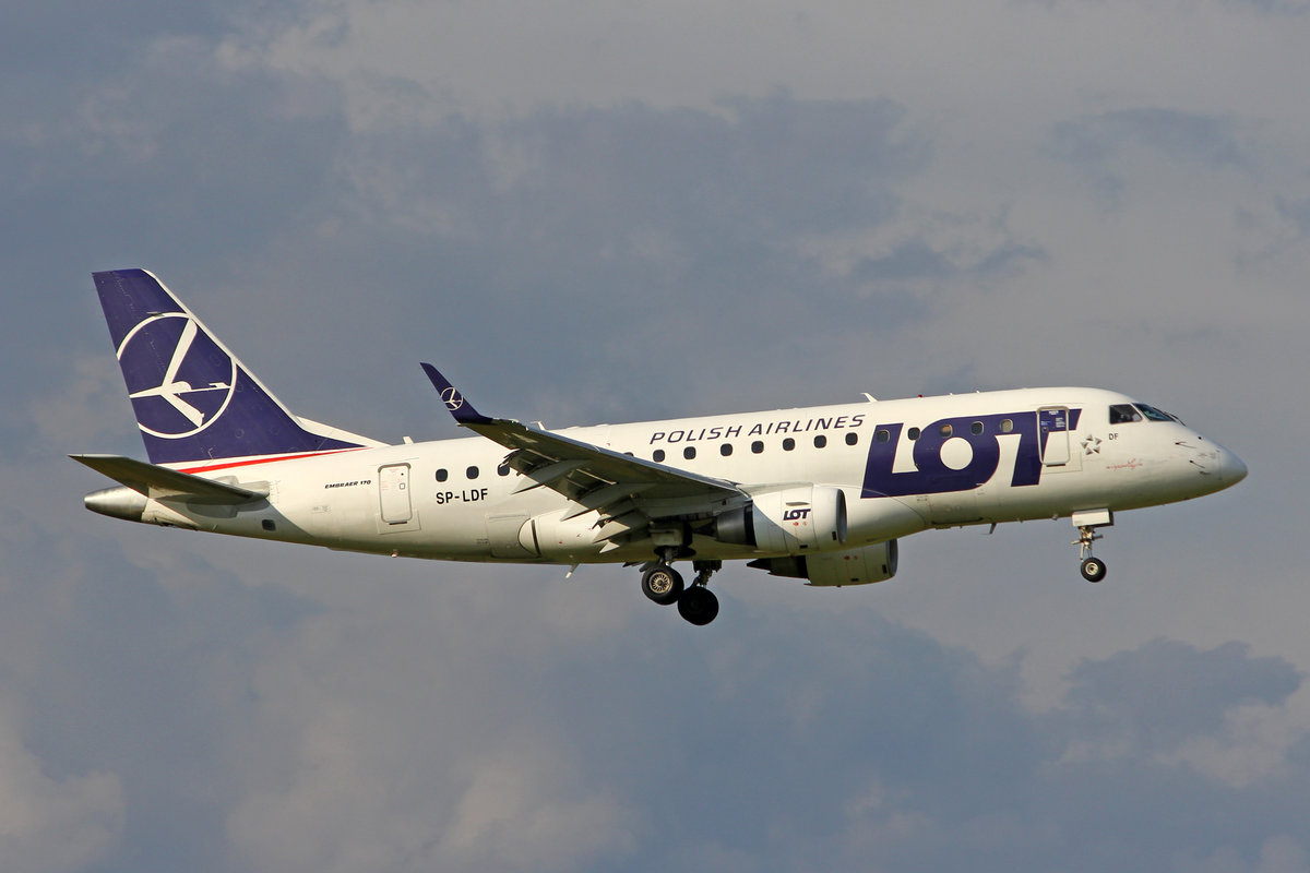 LOT Polish Airlines, SP-LDF, Embraer ERJ-170LR, msn: 17000035, 09.Juli 2018, ZRH Zürich, Switzerland.
