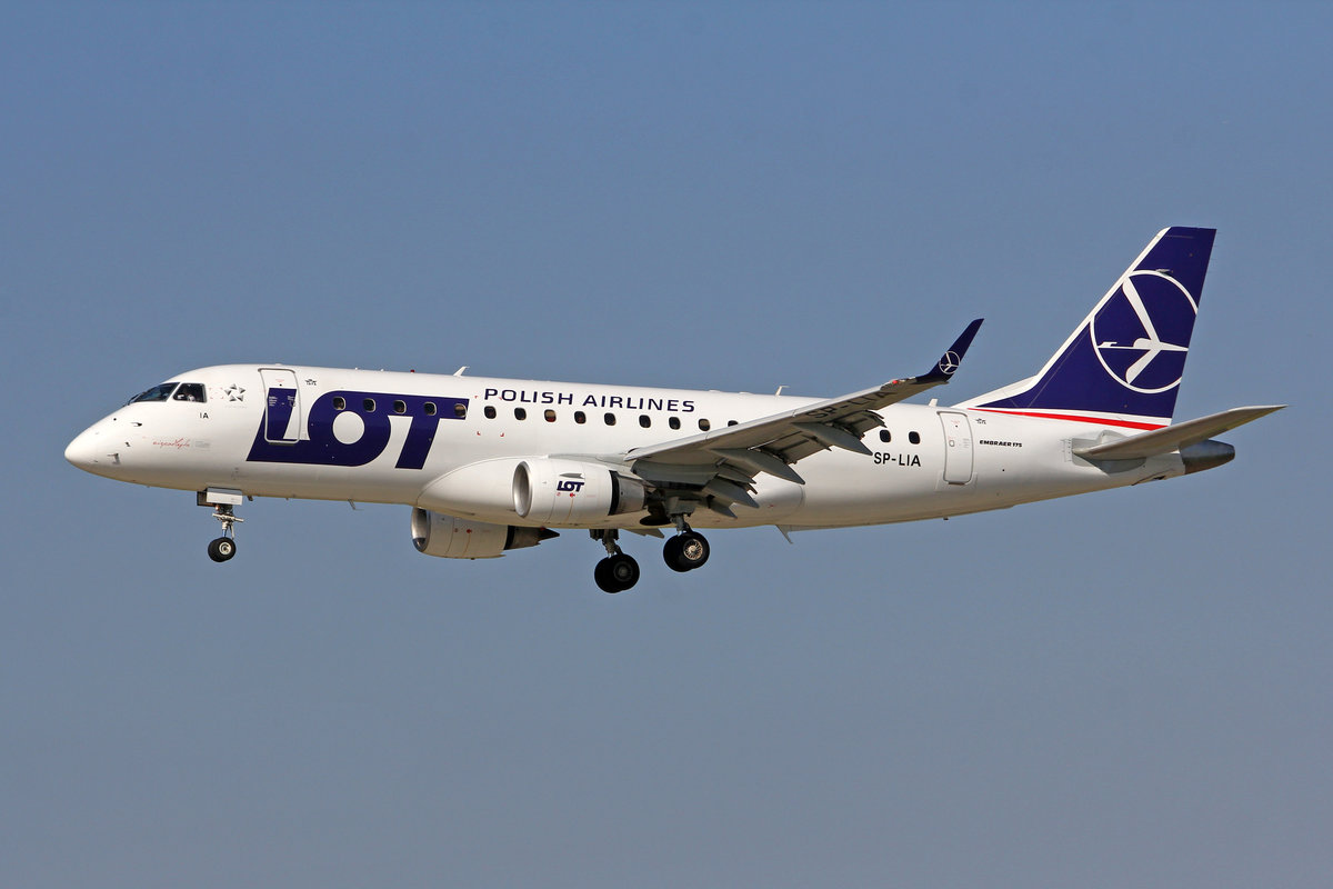 LOT Polish Airlines, SP-LIA, Embraer ERJ-175STD, msn: 17000125, 09.Juli 2018, ZRH Zürich, Switzerland.