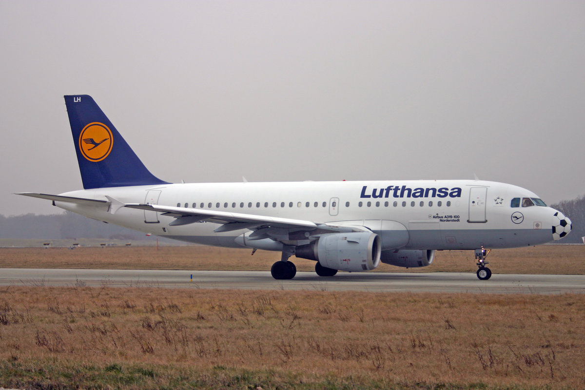 Lufhansa, D-AILH, Airbus A319-114, msn: 641, 14.Januar 2009, GVA Genève, Switzerland. Fussball WM 2006, Fussball Nase.