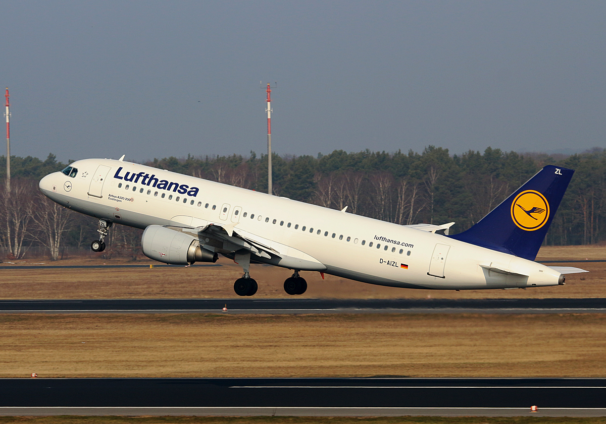 Lufthansa , Airbus A 320-214, D-AIZL  Esslingen , TXL, 08.03.2016
