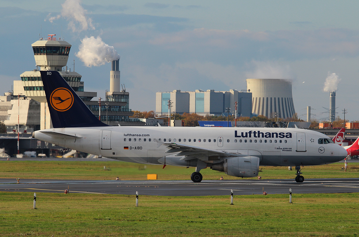 Lufthansa A 319-112 D-AIBD  Pirmasens  kurz vor dem Start in Berlin-Tegel am 09.11.2013