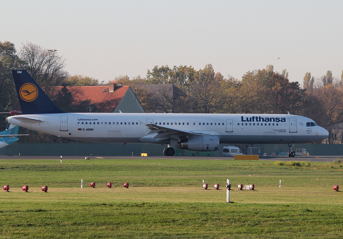 Lufthansa A 321-131 D-AIRM  Darmstadt  kurz vor dem Start in Berlin-Tegel am 31.10.2013