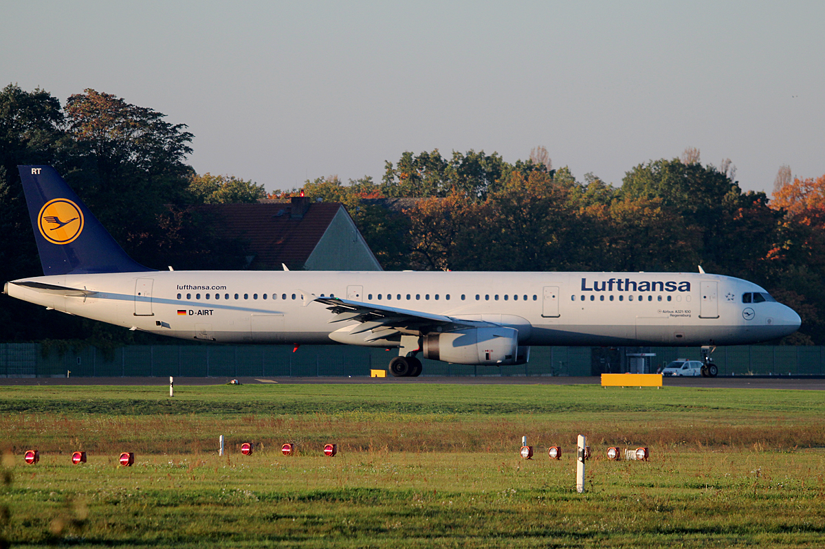 Lufthansa A 321-131 D-AIRT kurz vor dem Start in Berlin-Tegel am 19.10.2014