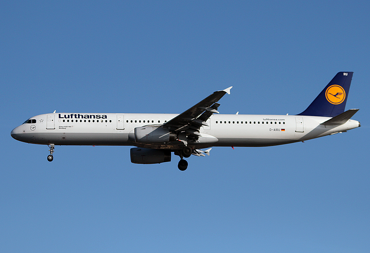 Lufthansa A 321-131 D-AIRU  Wrzburg  bei der Landung in Berlin-Tegel am 08.03.2014