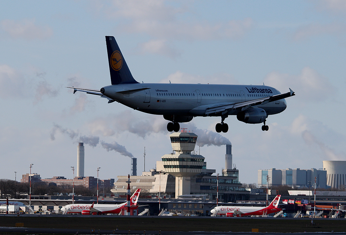 Lufthansa A 321-231 D-AIDG bei der Landung in Berlin-Tegel am 08.02.2015