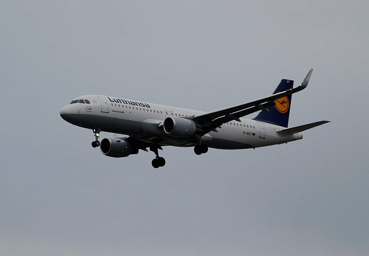 Lufthansa, Airbus A 320-214, D-AIUT, TXL, 18.11.2016