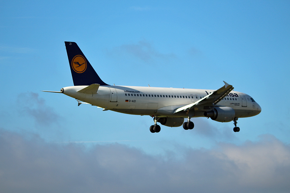 Lufthansa, Airbus A 320-214, D-AIZI  Bblingen , TXL, 25.05.2017