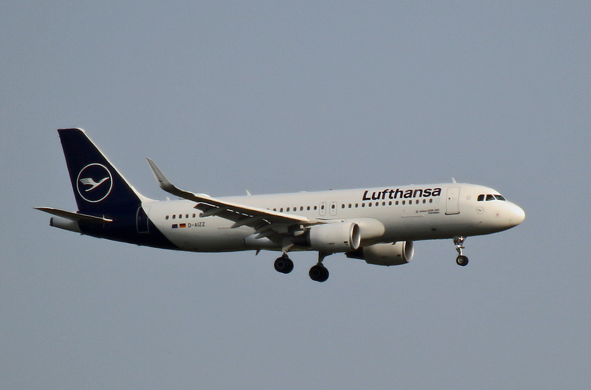 Lufthansa, Airbus A 320-214, D-AIZZ  Viernheim , BER, 09.06.2023