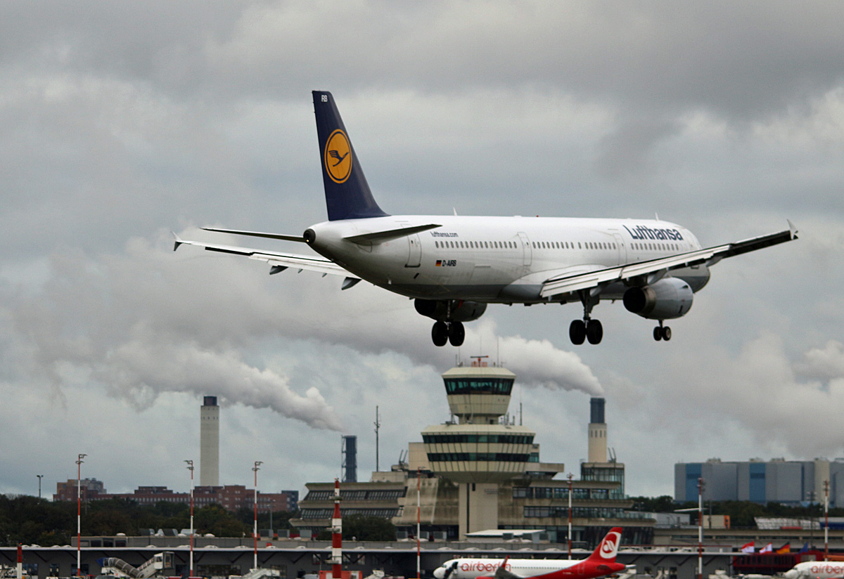 Lufthansa, Airbus A 321-131, D-AIRS  Husum , TXL, 08.10.2017