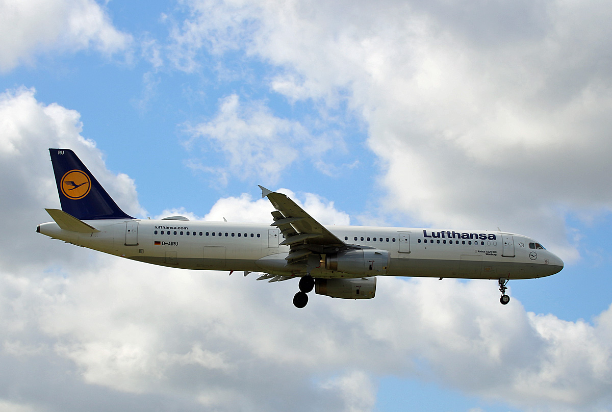 Lufthansa, Airbus A 321-131, D-AIRU  Wrzburg , TXL, 03.05.2019