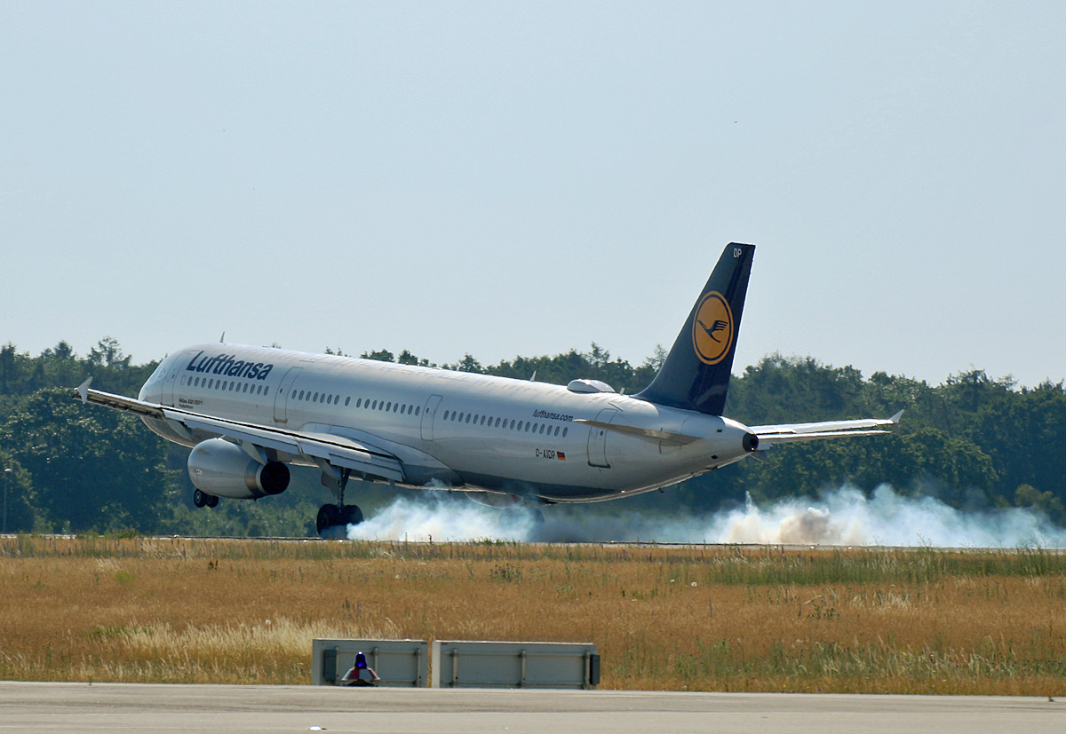 Lufthansa, Airbus A 321-231, D-AIDP  Paderborn , BER, 24.06.2022