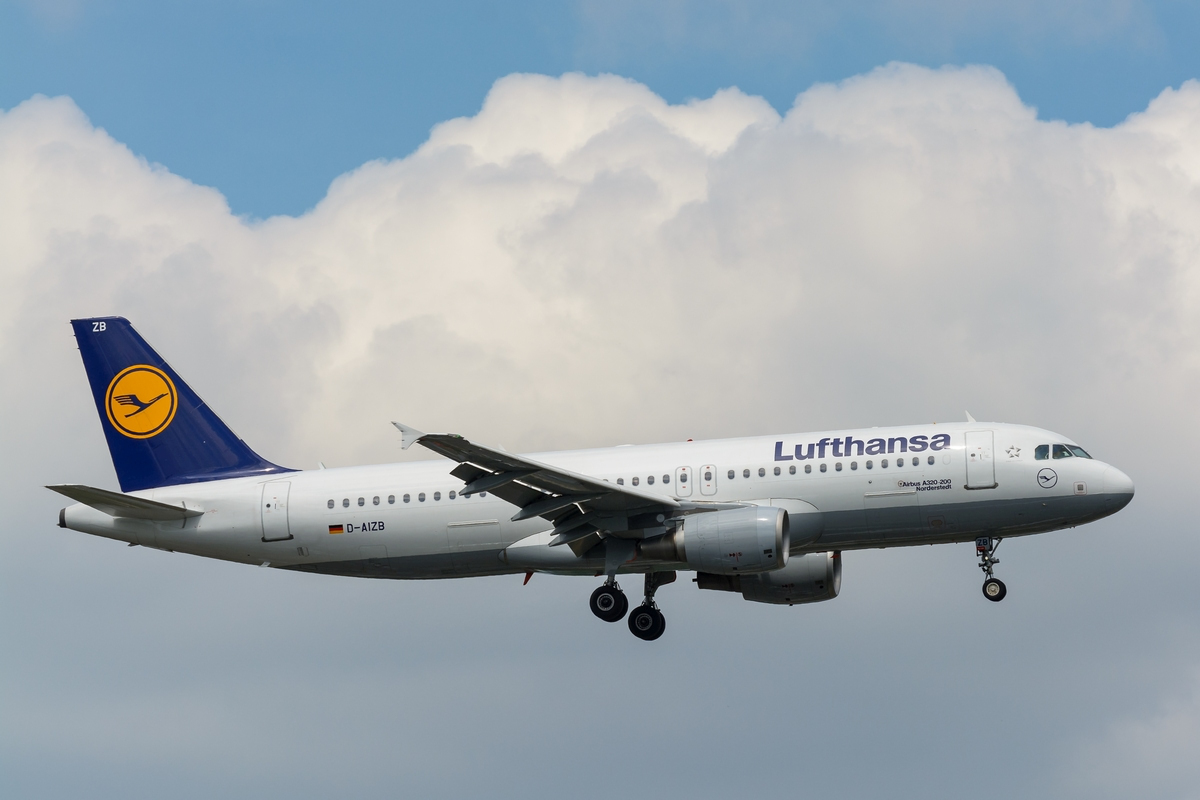 Lufthansa Airbus A320-214 D-AIZB  Norderstedt  am 18.06.2017 in Düsseldorf.