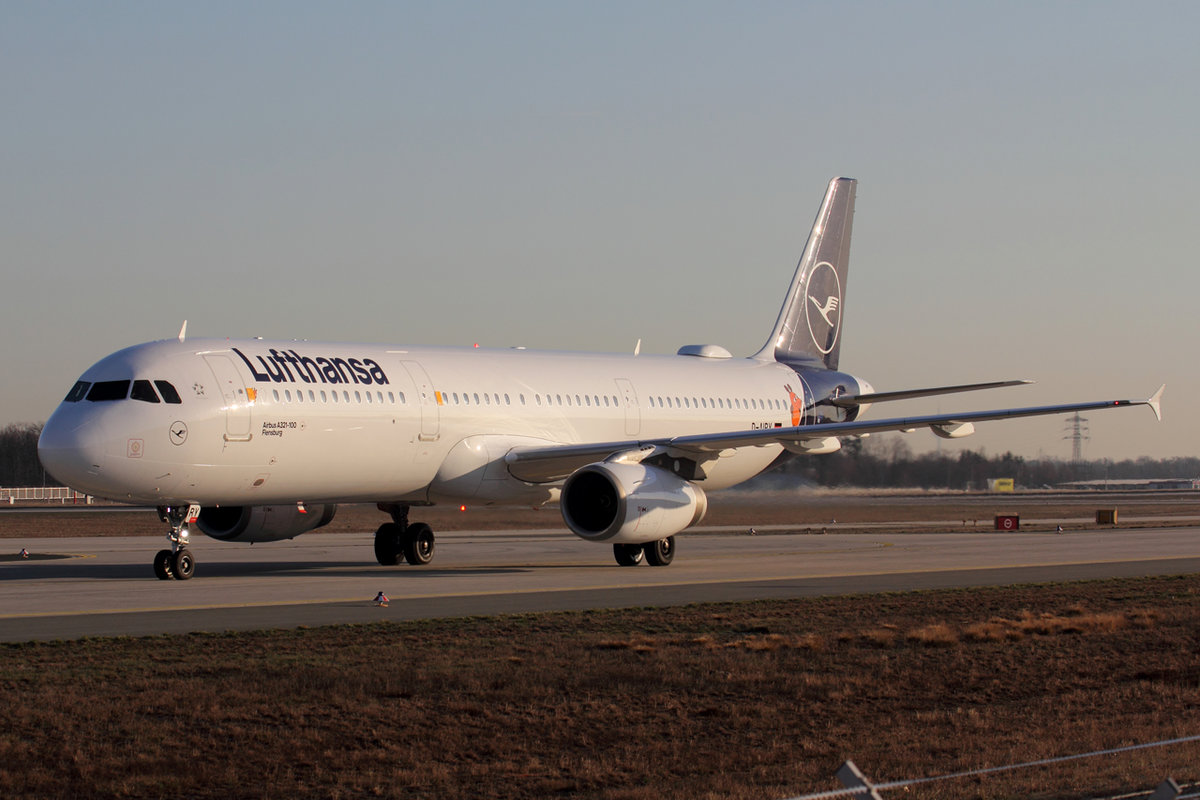 Lufthansa Airbus A321-131 D-AIRY rollt zum Gate in Frankfurt 20.3.2019