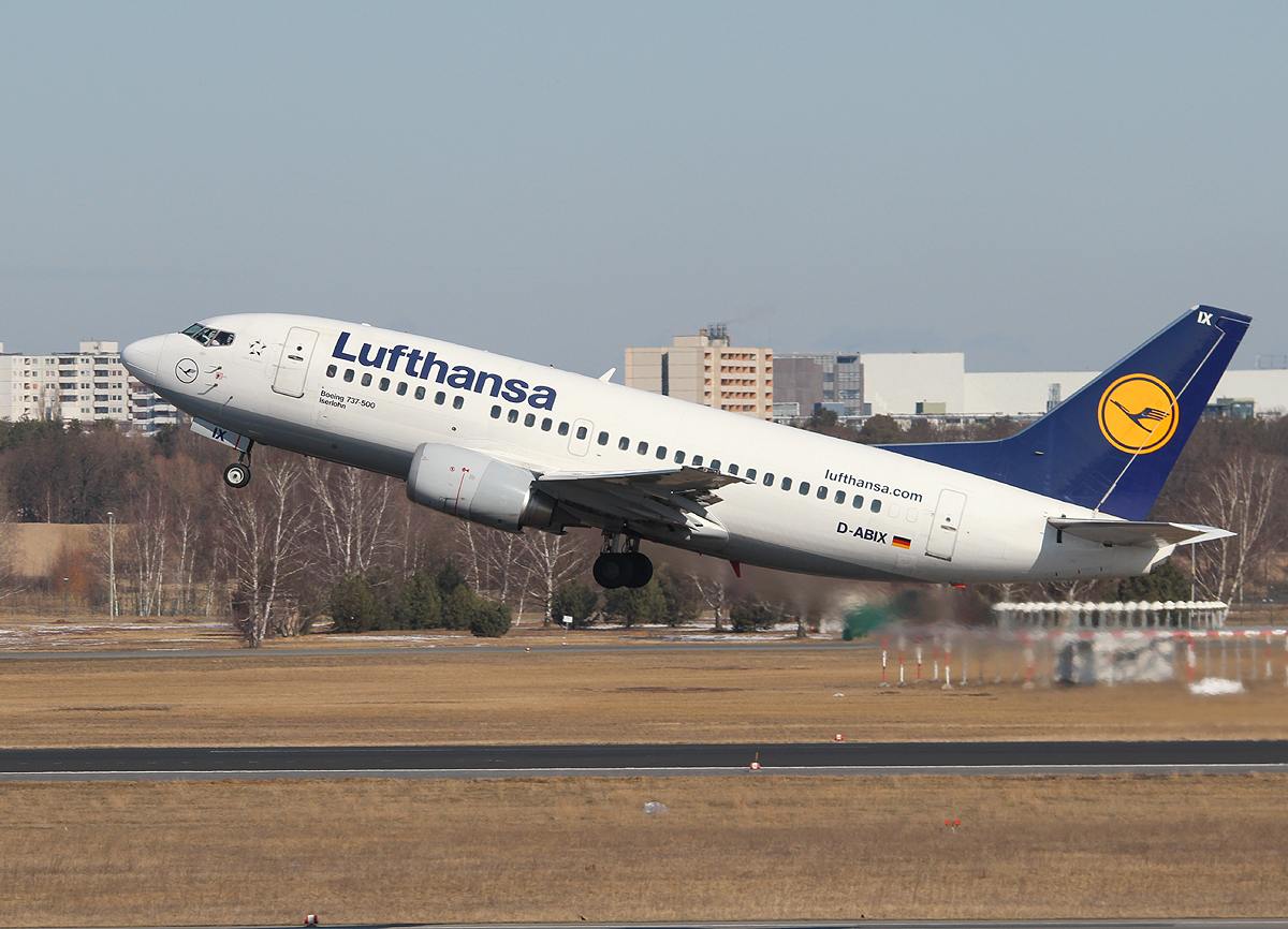 Lufthansa B 737-530 D-ABIX  Iserlohn  beim Start in Berlin-Tegel am 07.04.2013