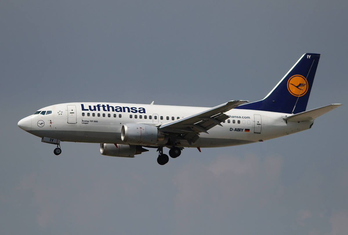 Lufthansa B 737-530 D-ABIY  Lingen  bei der Landung in Frankfurt am 11.06.2013