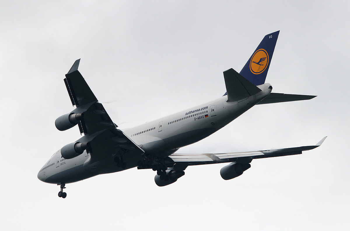 Lufthansa B 747-430 D-ABVO  Mhlheim a.d.Ruhr  bei der Landung in Frankfurt am 09.06.2013