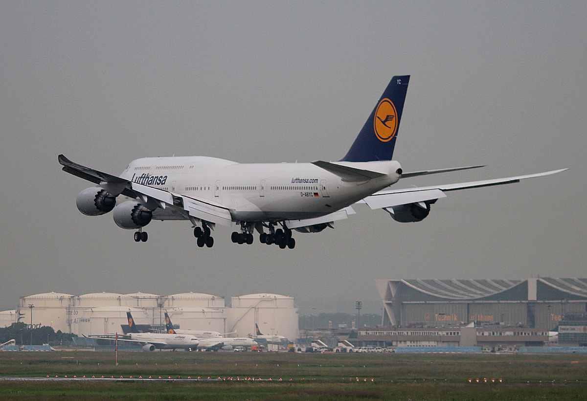 Lufthansa B 747-730 D-ABYC  Sachsen  bei der Landung in Frankfurt am frhen Morgen des 12.06.2013