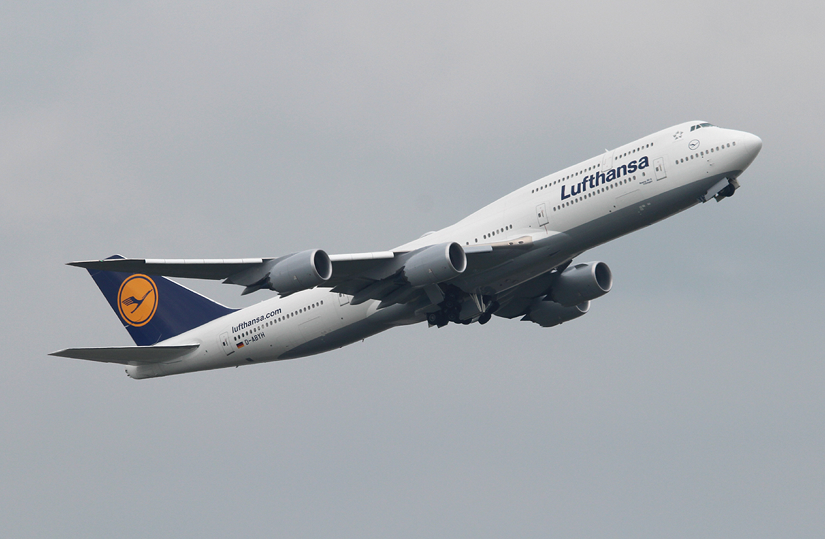 Lufthansa B 747-830 D-ABYH  Thringen  beim Start in Frankfurt am 10.06.2013