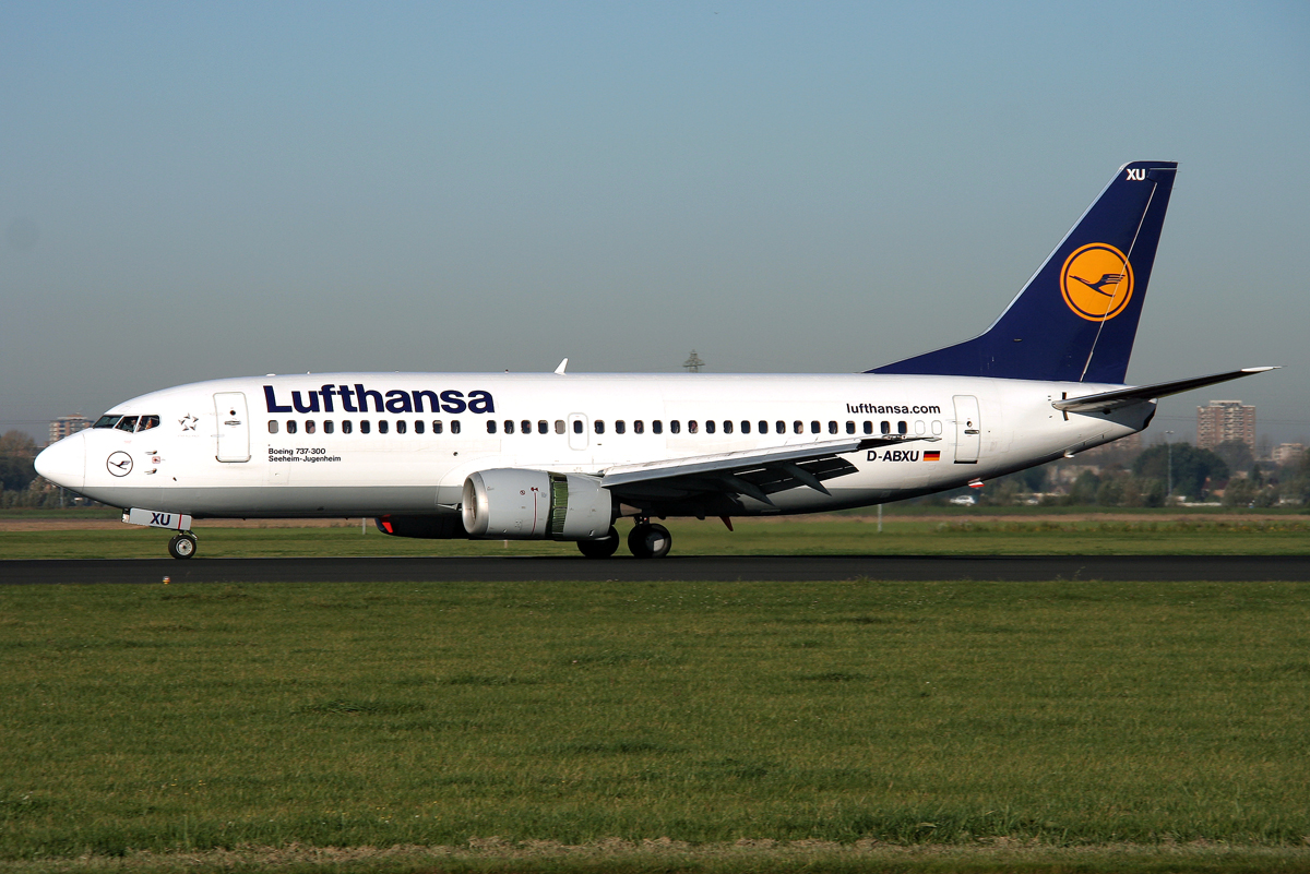 Lufthansa B737-300 D-ABXU auf 18R in AMS / EHAM / Amsterdam am 15.10.2011
