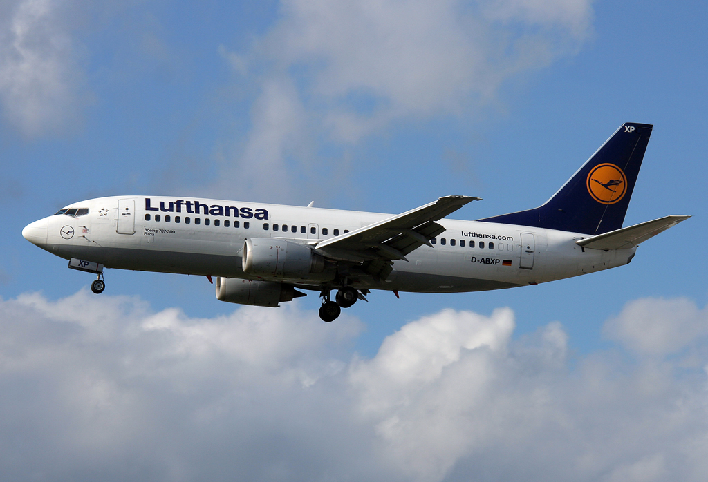 Lufthansa B737-500 D-ABXP im Anflug auf 27R in LHR / EGLL / London Heathrow am 24.08.2011