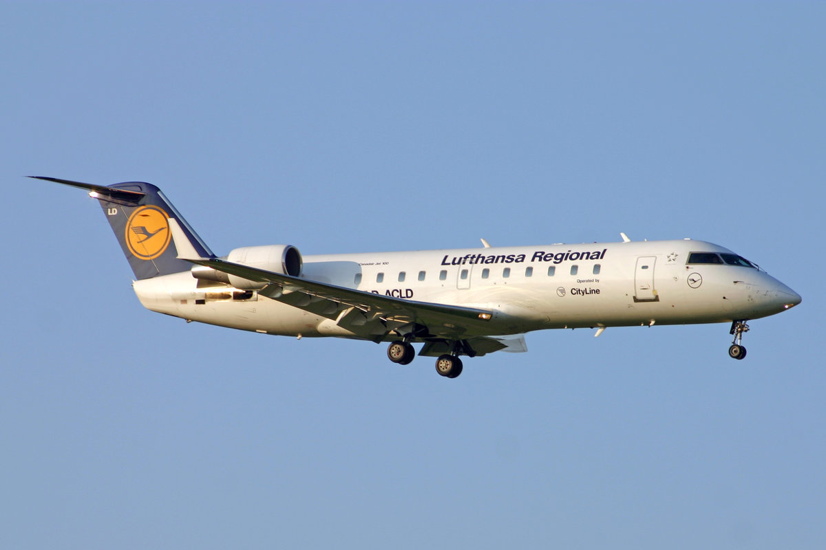 Lufthansa CityLine, D-ACLD, Bombardier CRJ-100LR, msn: 7009, 17.Augsut 2005, ZRH Zürich, Switzerland.