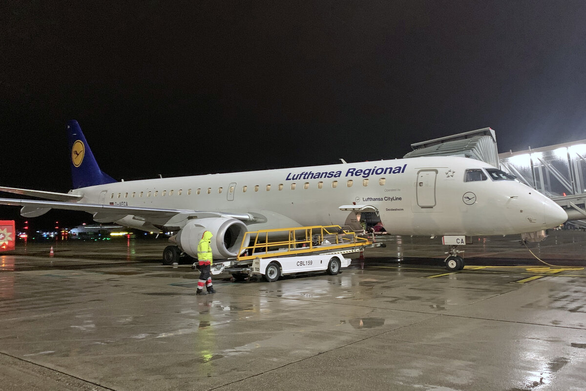 Lufthansa CityLine, D-AECA, Embraer ERJ-190LR, msn: 19000327,  Deidesheim , 25.November 2023, ZRH Zürich, Switzerland.